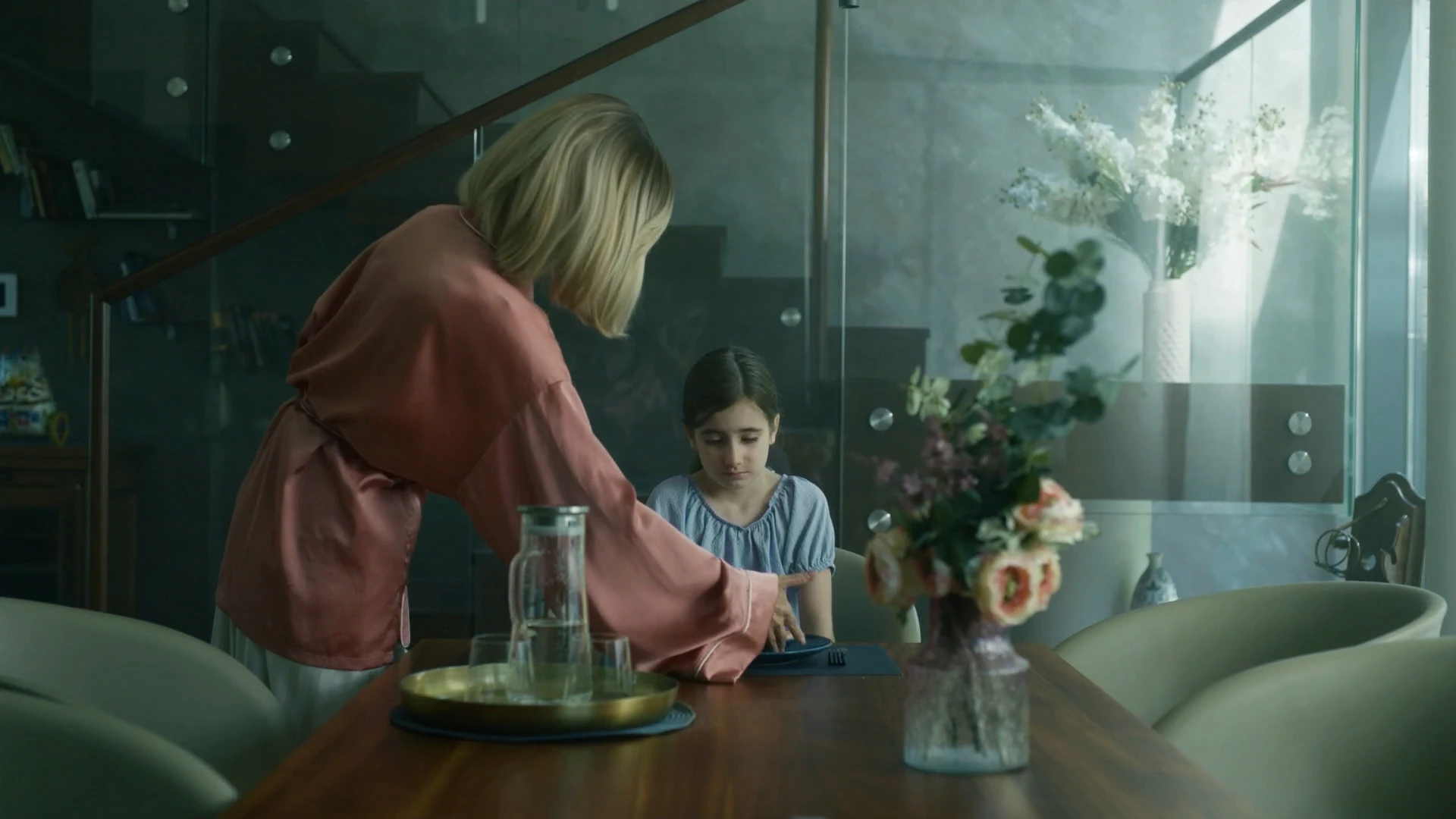 SERIES still 05