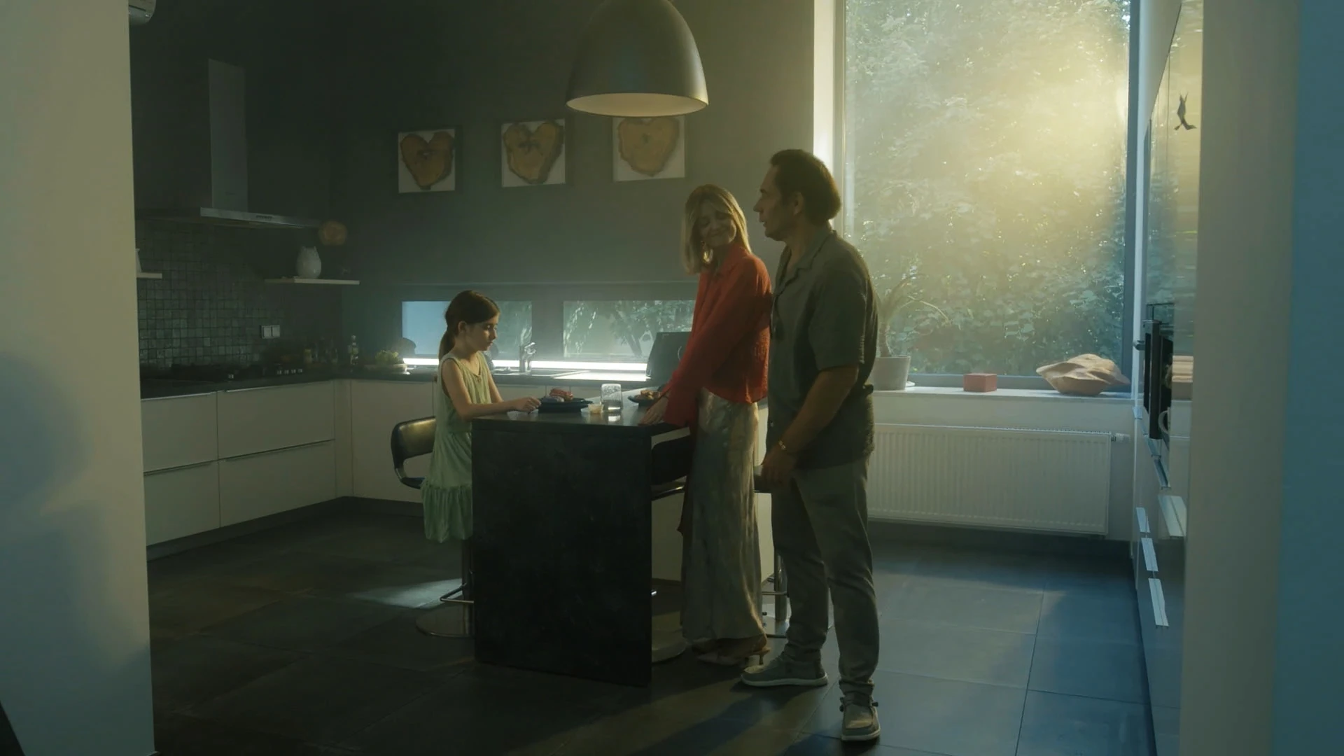 SERIES still 09